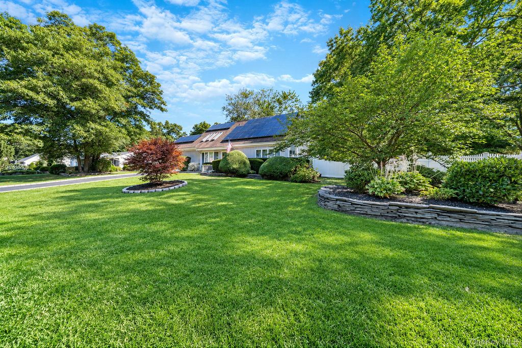 17 Fenwick Avenue, Farmingville, NY 11738 — photo 3