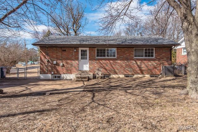 2300 Ruckert Avenue, St Louis, MO 63114