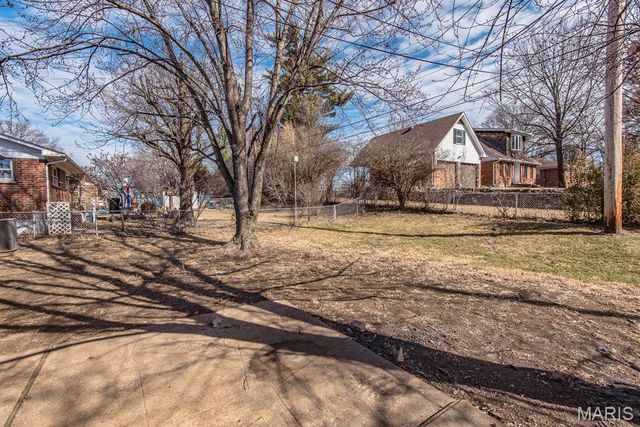 2300 Ruckert Avenue, St Louis, MO 63114