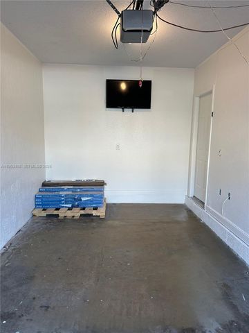 4176 NE 9th St, Homestead, FL 33033