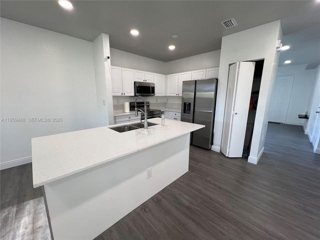 4176 NE 9th St, Homestead, FL 33033