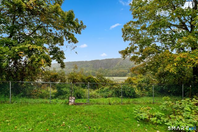1781 Litchfield Turnpike, Woodbridge, CT 06525