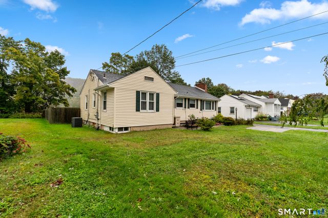 1781 Litchfield Turnpike, Woodbridge, CT 06525