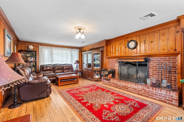 1781 Litchfield Turnpike, Woodbridge, CT 06525