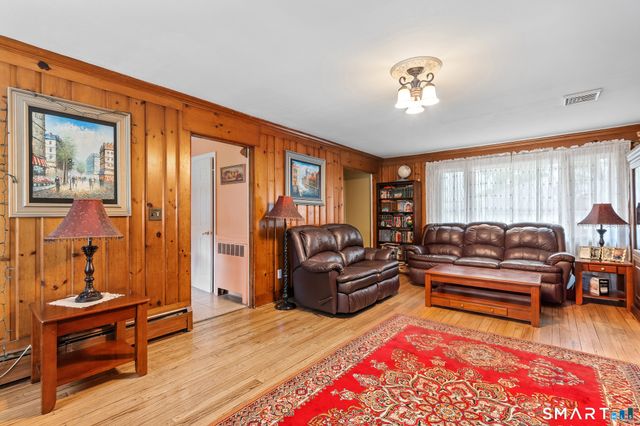 1781 Litchfield Turnpike, Woodbridge, CT 06525