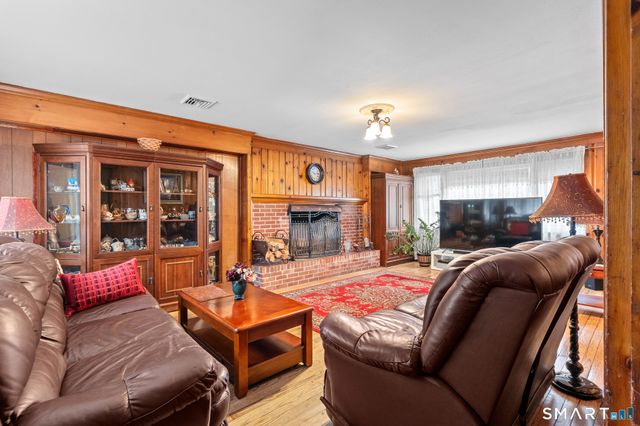 1781 Litchfield Turnpike, Woodbridge, CT 06525
