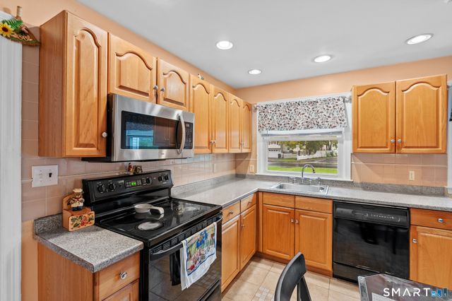 1781 Litchfield Turnpike, Woodbridge, CT 06525