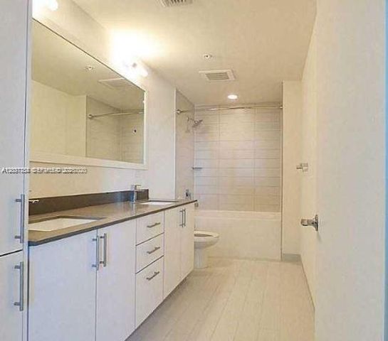 999 SW 1st Ave 1511, Miami, FL 33130