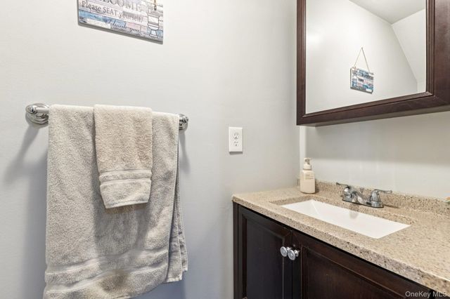 2 W Pond Court, Smithtown, NY 11787