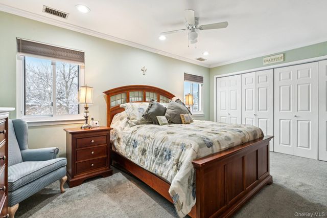 2 W Pond Court, Smithtown, NY 11787