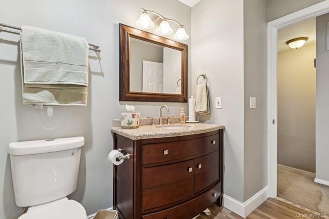 2 W Pond Court, Smithtown, NY 11787