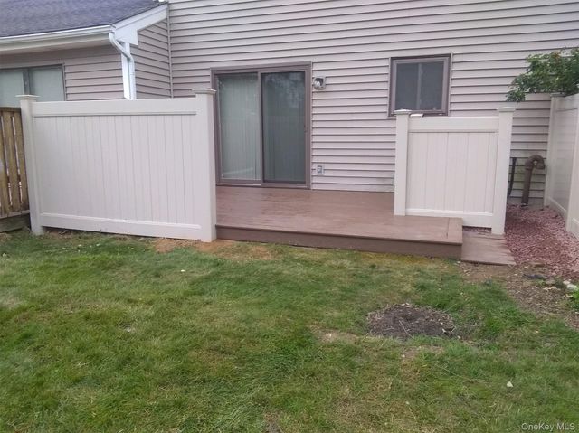 2 W Pond Court, Smithtown, NY 11787