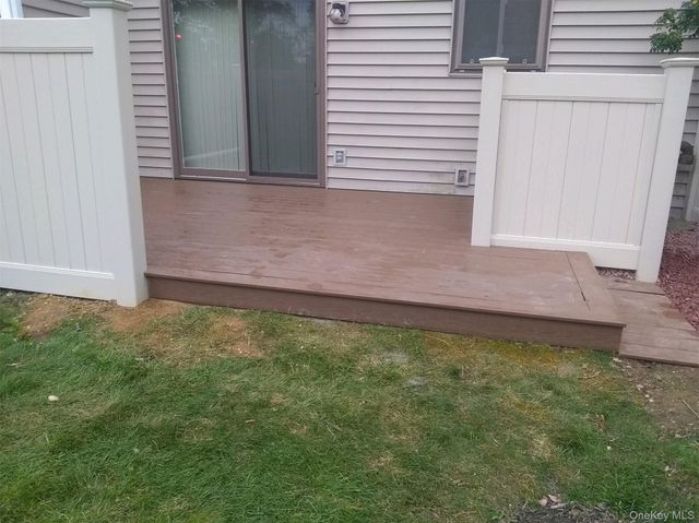 2 W Pond Court, Smithtown, NY 11787