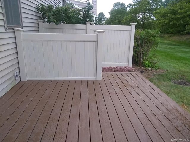 2 W Pond Court, Smithtown, NY 11787