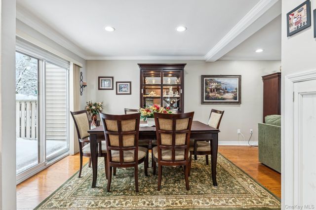 2 W Pond Court, Smithtown, NY 11787