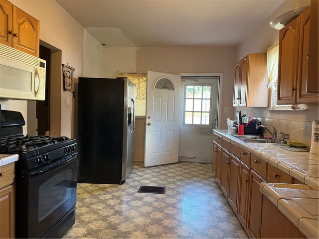 5709 Adelphi Street, Cincinnati, OH 45227