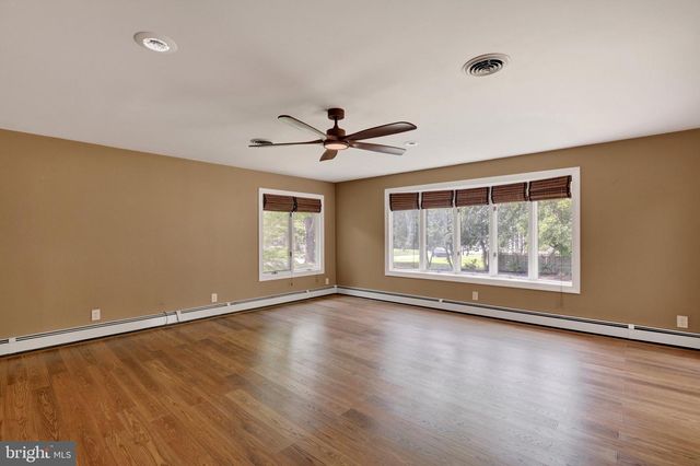 3 WOODCLIFFE DR, Robbinsville, NJ 08690