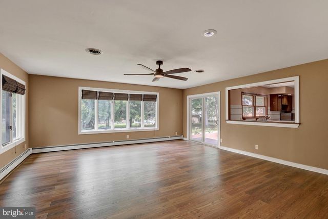 3 WOODCLIFFE DR, Robbinsville, NJ 08690