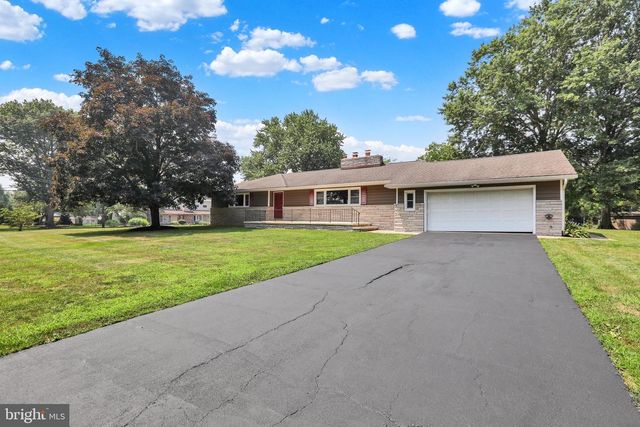 3 WOODCLIFFE DR, Robbinsville, NJ 08690