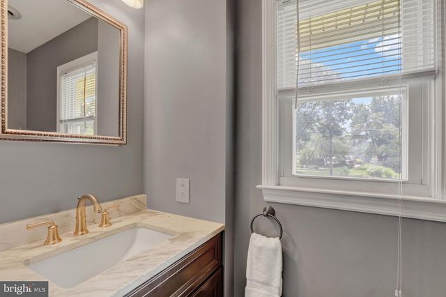 3 WOODCLIFFE DR, Robbinsville, NJ 08690