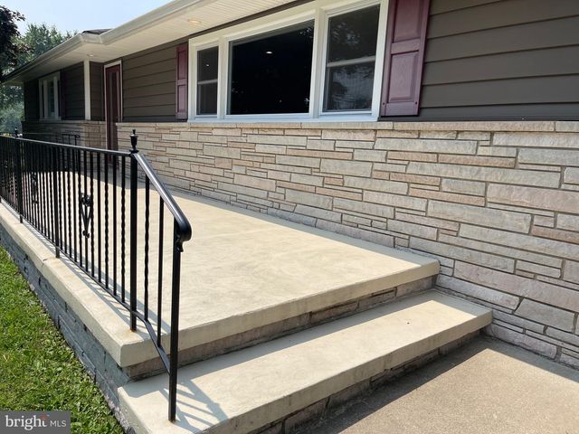 3 WOODCLIFFE DR, Robbinsville, NJ 08690