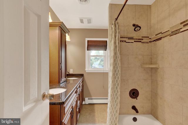 3 WOODCLIFFE DR, Robbinsville, NJ 08690