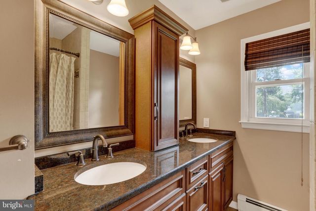 3 WOODCLIFFE DR, Robbinsville, NJ 08690