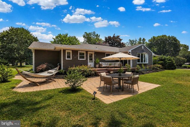 3 WOODCLIFFE DR, Robbinsville, NJ 08690