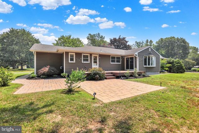 3 WOODCLIFFE DR, Robbinsville, NJ 08690