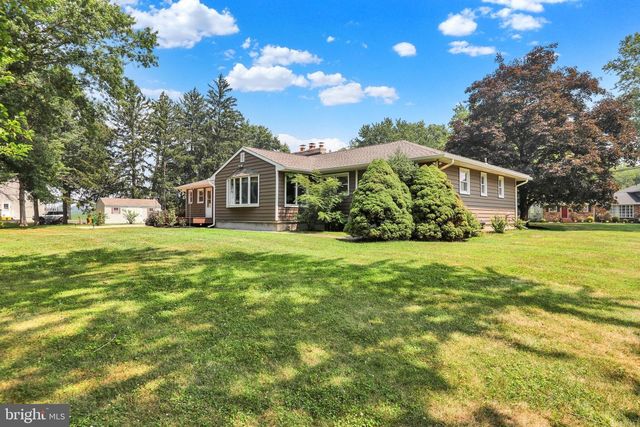 3 WOODCLIFFE DR, Robbinsville, NJ 08690