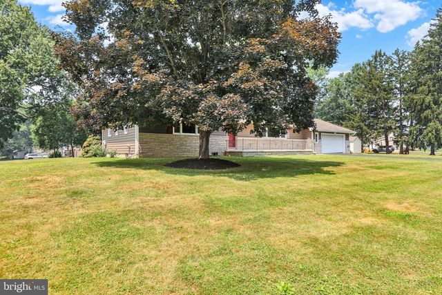 3 WOODCLIFFE DR, Robbinsville, NJ 08690