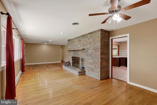 3 WOODCLIFFE DR, Robbinsville, NJ 08690