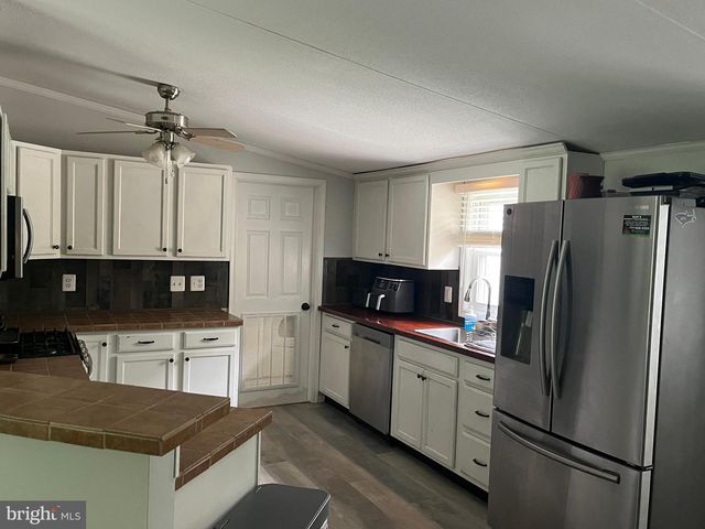61 ARGYLE AVE, Glen Rock, PA 17327