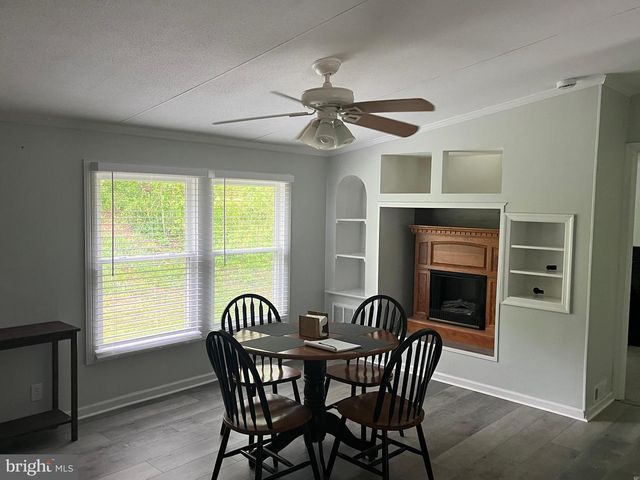 61 ARGYLE AVE, Glen Rock, PA 17327