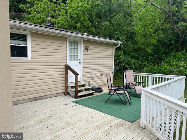 61 ARGYLE AVE, Glen Rock, PA 17327