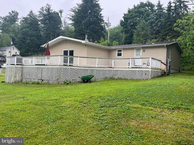61 ARGYLE AVE, Glen Rock, PA 17327