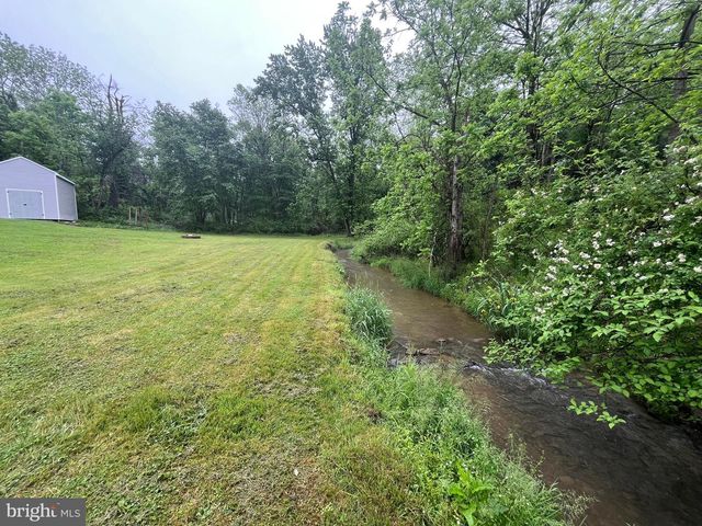 61 ARGYLE AVE, Glen Rock, PA 17327