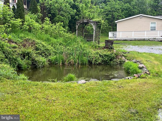 61 ARGYLE AVE, Glen Rock, PA 17327