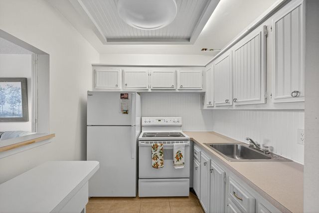 334 Dover B, West Palm Beach, FL 33417