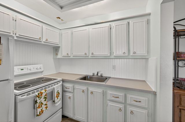 334 Dover B, West Palm Beach, FL 33417