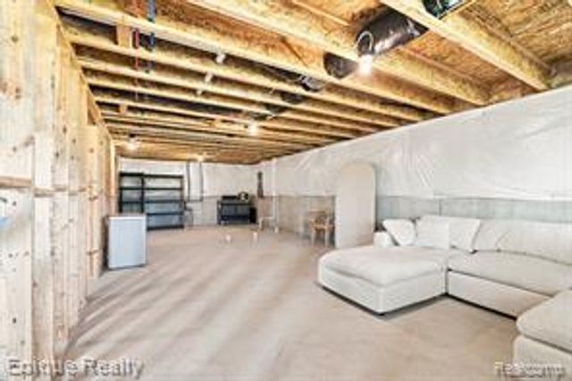 7269 Wildflower Ct Court, Grand Blanc, MI 48439