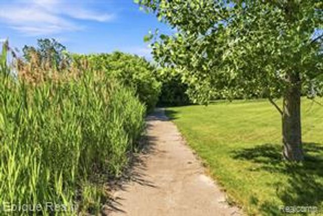 7269 Wildflower Ct Court, Grand Blanc, MI 48439