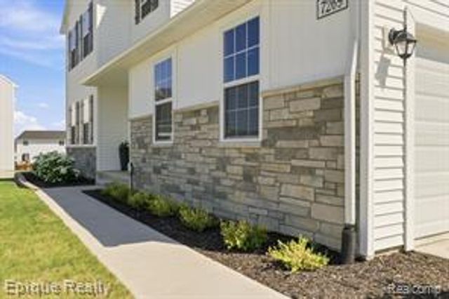 7269 Wildflower Ct Court, Grand Blanc, MI 48439