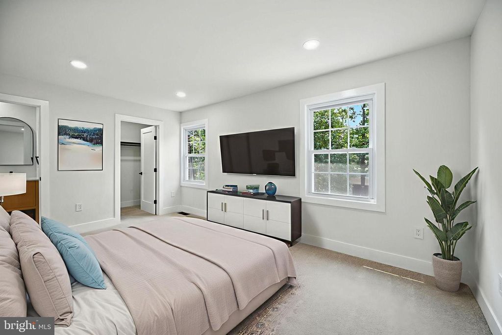 3886 BRADWATER ST, Fairfax, VA 22031
