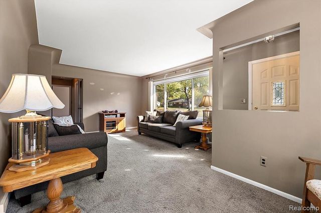 18001 Floral Street, Livonia, MI 48152