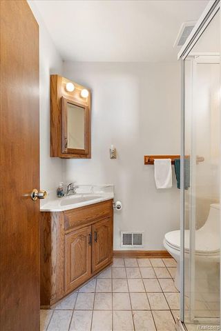 18001 Floral Street, Livonia, MI 48152