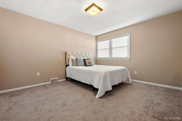 18001 Floral Street, Livonia, MI 48152