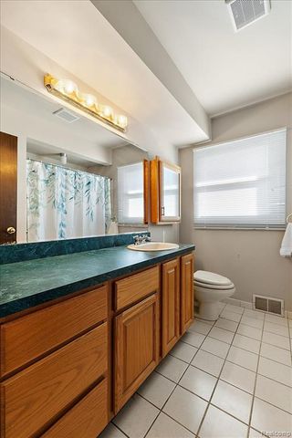 18001 Floral Street, Livonia, MI 48152