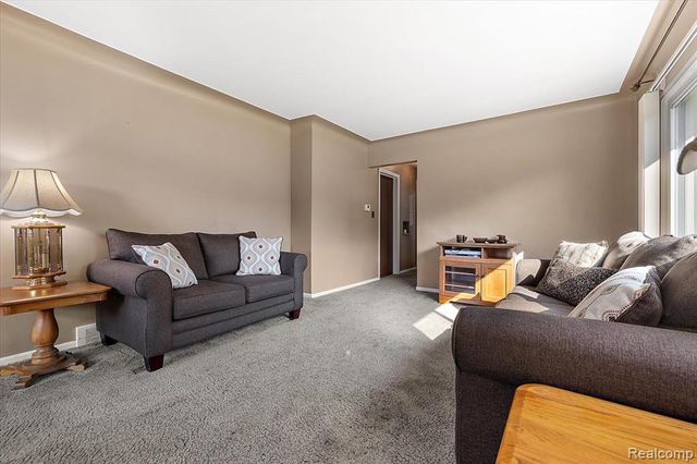 18001 Floral Street, Livonia, MI 48152