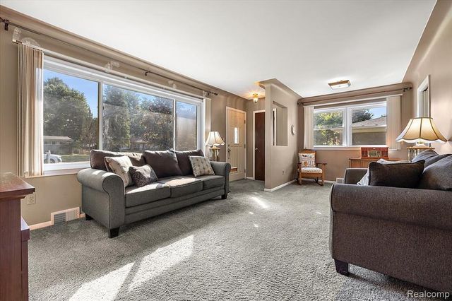 18001 Floral Street, Livonia, MI 48152